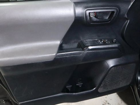 Used 2019 Toyota Tacoma SR image 10