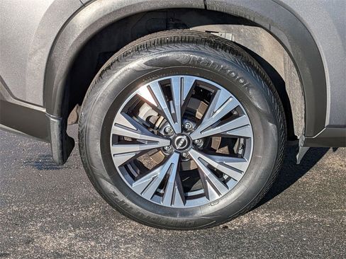 Used 2023 Nissan Rogue SV w/ SV Premium Package image 24