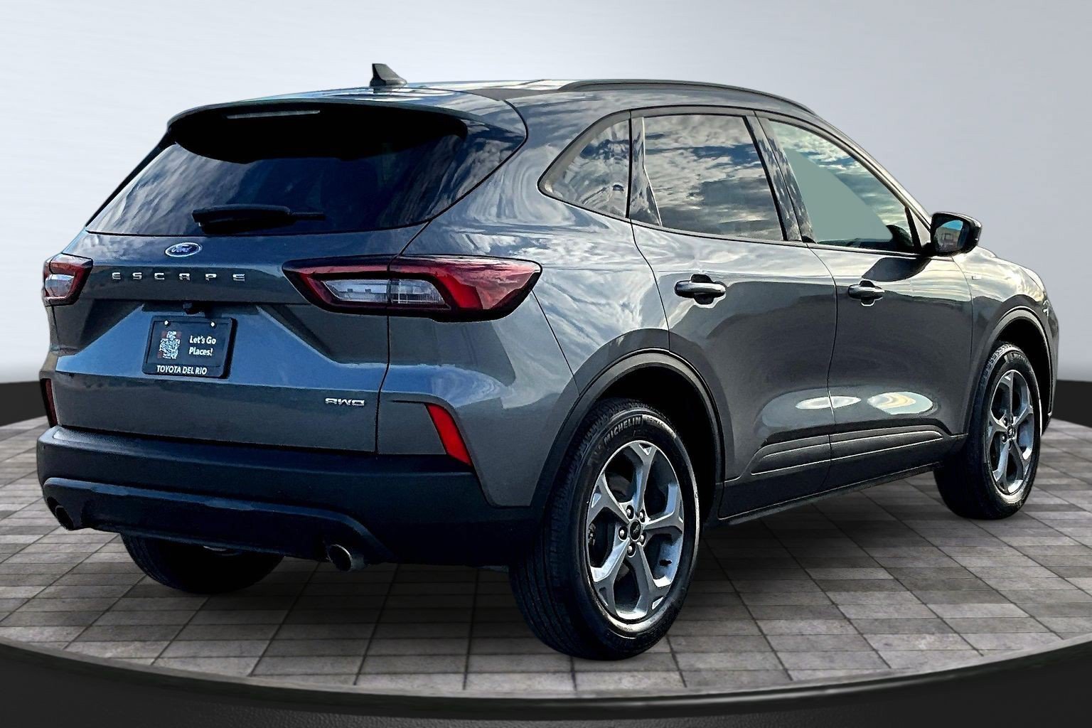 Used 2025 Ford Escape ST-Line Select AWD/4WD image 7