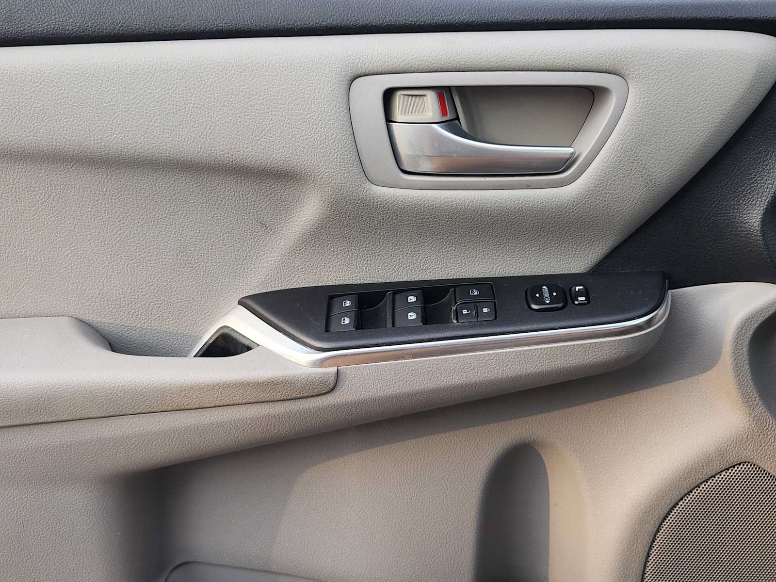 Used 2016 Toyota Camry LE FWD image 21