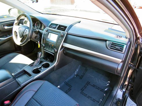 Used 2015 Toyota Camry SE image 20