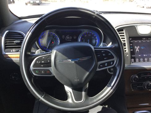 Used 2017 Chrysler 300 C Platinum w/ Safetytec Plus Group image 18