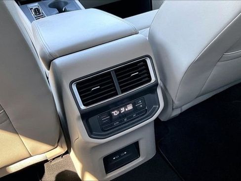 Used 2024 Volkswagen Atlas SE AWD/4WD image 10