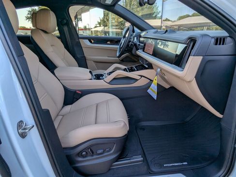 New 2026 Porsche Cayenne S image 25