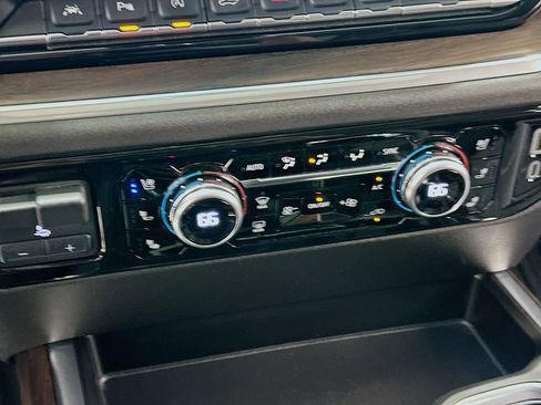 Used 2024 GMC Sierra 1500 SLT image 16