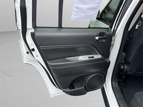 Used 2016 Jeep Compass 4WD image 21