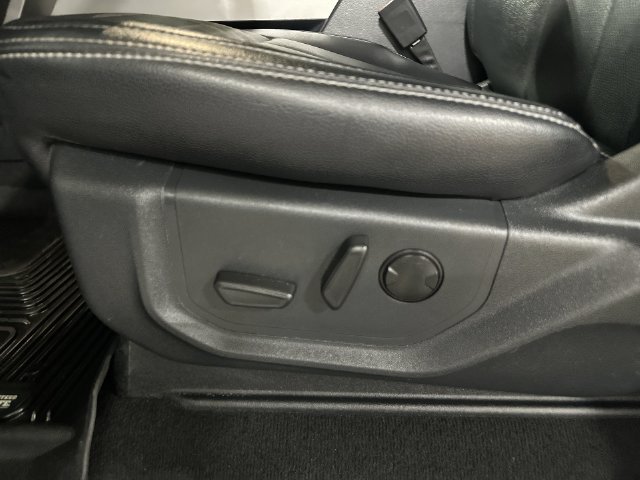 Used 2022 Ford F350 Lariat w/ Lariat Ultimate Package AWD/4WD image 18