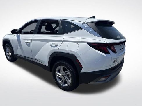 Used 2025 Hyundai Tucson SE AWD/4WD image 3