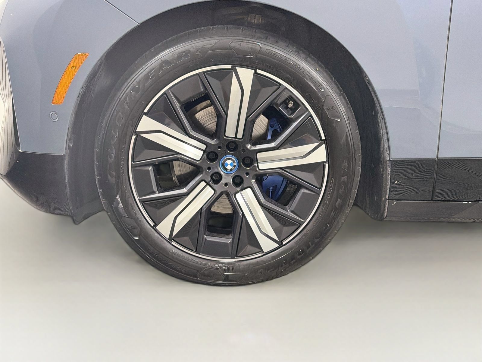 Certified 2023 BMW iX M60 w/ Executive Package AWD/4WD image 32