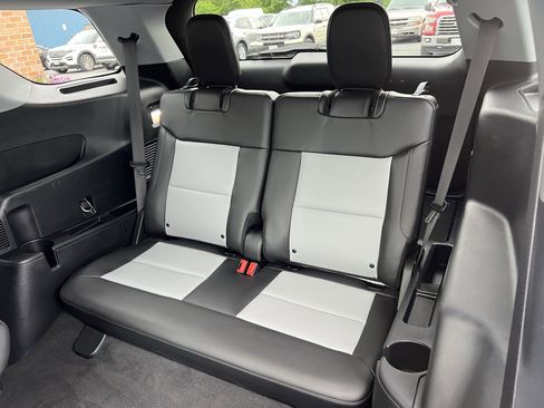 Used 2023 Ford Explorer XLT w/ Equipment Group 202A image 21