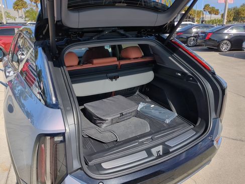 New 2026 Cadillac Optiq Luxury 2 image 11