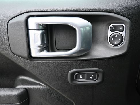 New 2026 Jeep Gladiator Sport AWD/4WD image 9