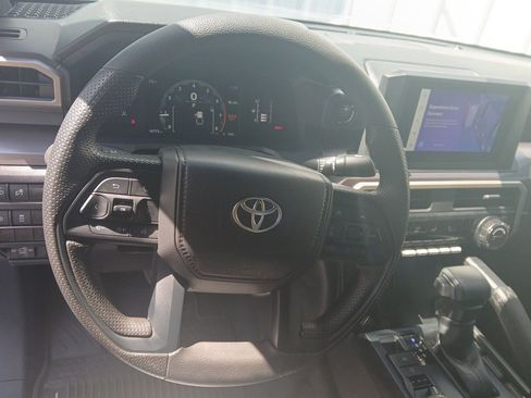 Used 2025 Toyota Tacoma SR5 AWD/4WD image 20