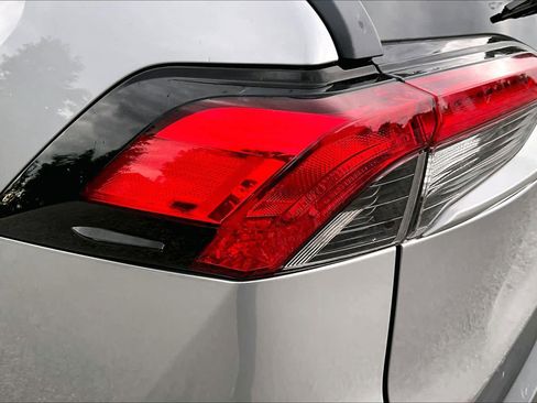 Used 2023 Toyota RAV4 LE AWD/4WD image 28