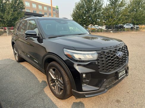 New 2026 Ford Explorer ST-Line w/ ST-Line Street Pack AWD/4WD image 6