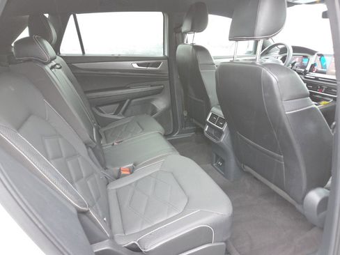 Used 2024 Volkswagen Atlas Cross Sport SE image 23