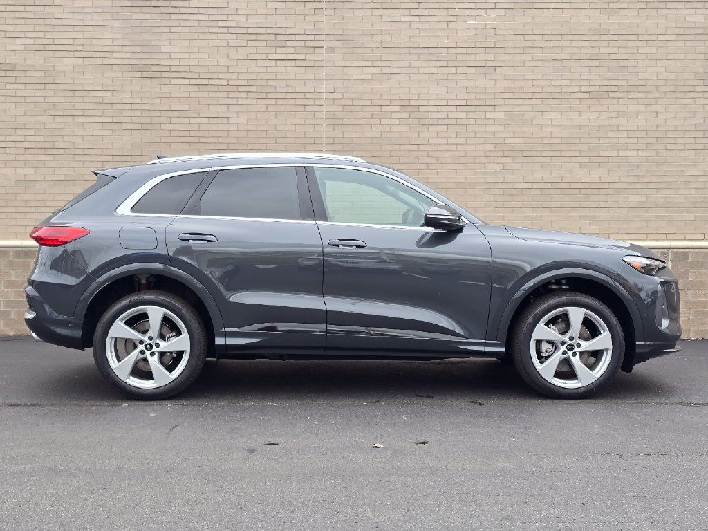 Certified 2025 Audi Q5 Premium Plus w/ Premium Plus AWD/4WD image 27