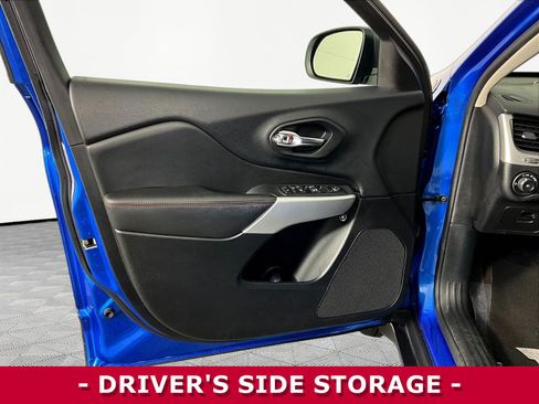 Used 2017 Jeep Cherokee Trailhawk w/ Cold Weather Group AWD/4WD image 20