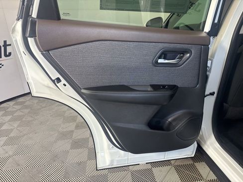 Used 2023 Nissan Rogue SV image 22