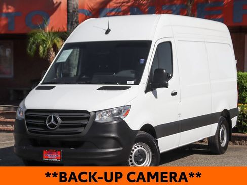 Used 2025 Mercedes-Benz Sprinter 2500 image 4