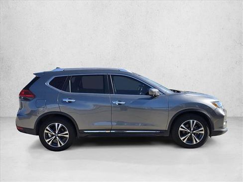Used 2017 Nissan Rogue SL image 4