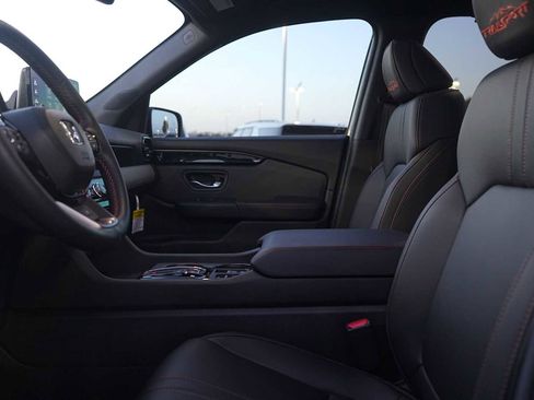 Certified 2025 Honda Pilot TrailSport image 11