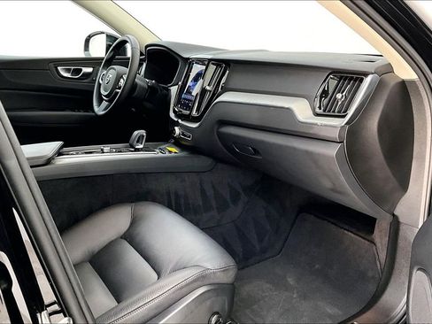 Certified 2025 Volvo XC60 B5 Plus image 20