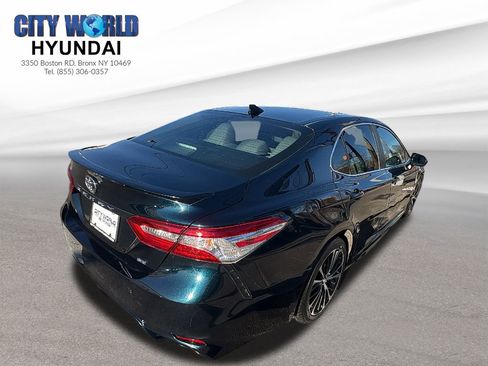 Used 2020 Toyota Camry SE image 5