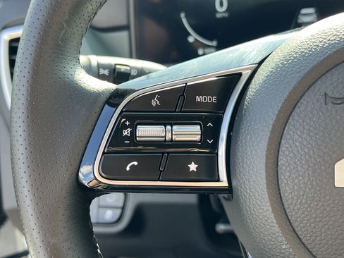 Certified 2025 Kia Seltos SX w/ SX Sunroof Package image 25