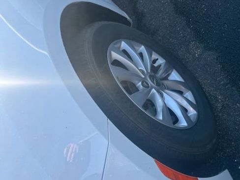 Used 2017 Chrysler Pacifica Touring-L image 10