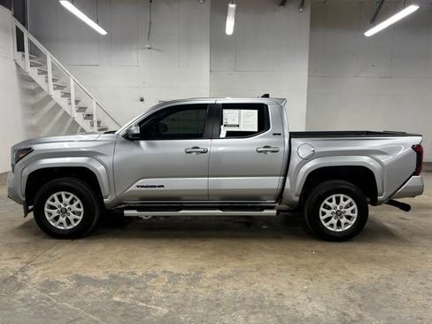 Certified 2025 Toyota Tacoma SR5 AWD/4WD image 4