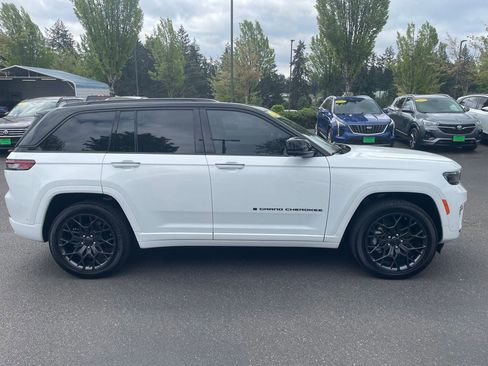 Used 2025 Jeep Grand Cherokee Summit AWD/4WD image 2