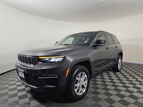 Used 2022 Jeep Grand Cherokee Limited image 3