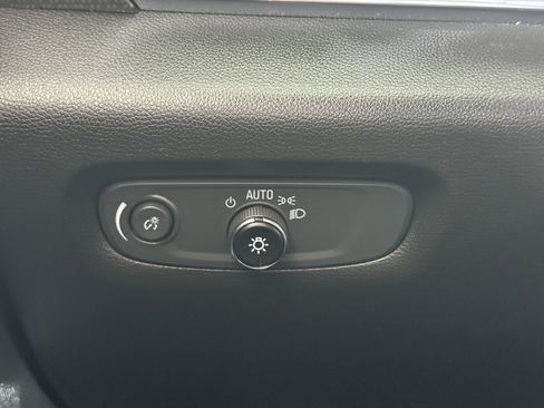 Used 2023 Chevrolet Traverse Premier image 29