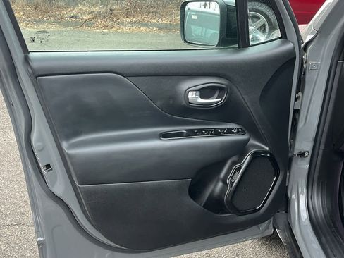 Certified 2022 Jeep Renegade Altitude w/ Convenience Group image 10