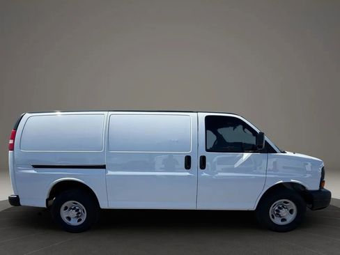 Used 2016 Chevrolet Express 2500 image 7