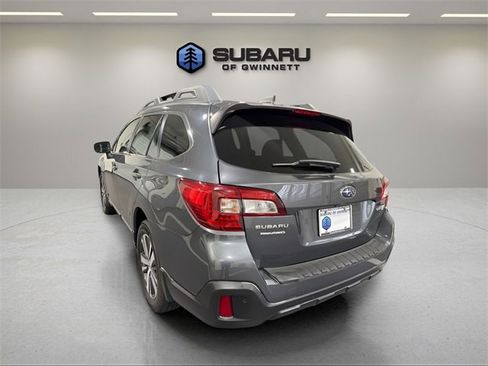 Used 2018 Subaru Outback 2.5i Limited image 3