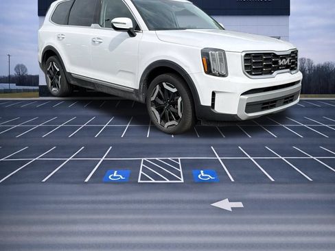 Used 2024 Kia Telluride S w/ S Sunroof Package AWD/4WD image 3