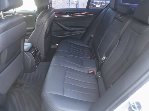 Used 2023 BMW 530e w/ Convenience Package image 15