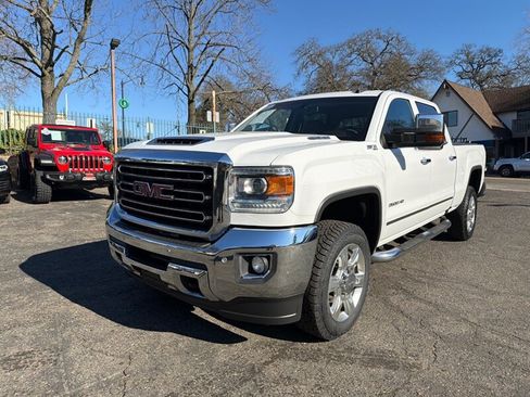 Used 2019 GMC Sierra 2500 SLT w/ Duramax Plus Package AWD/4WD image 3
