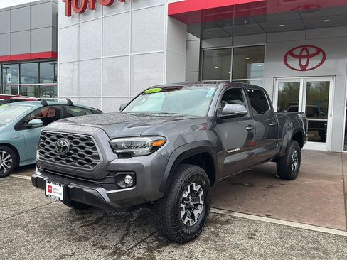 Certified 2023 Toyota Tacoma TRD Off-Road AWD/4WD image 7