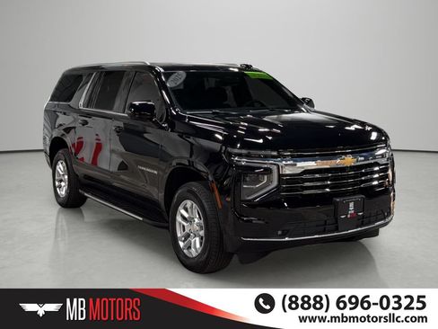 Used 2025 Chevrolet Suburban LT w/ Comfort Package AWD/4WD image 6
