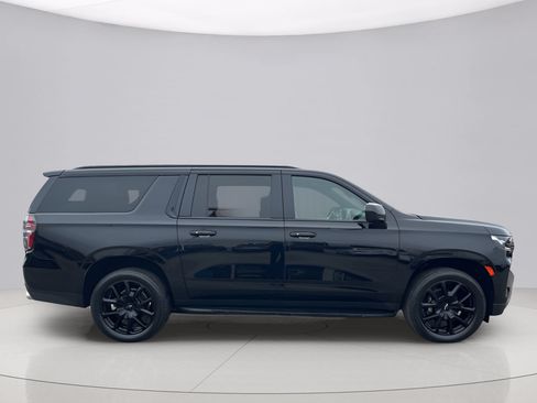 Used 2023 Chevrolet Suburban RST w/ Sport Performance Package AWD/4WD image 2