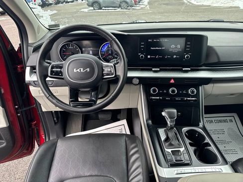 Used 2024 Kia Carnival LX image 14