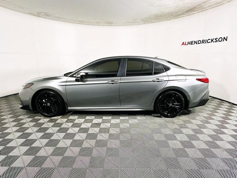 Used 2025 Toyota Camry SE image 6