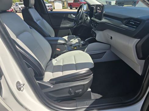 Used 2023 Ford Escape Platinum AWD/4WD image 10