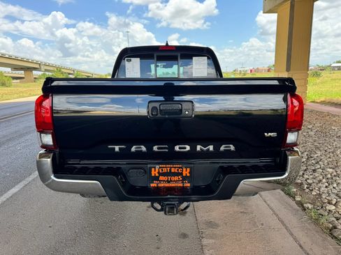 Used 2022 Toyota Tacoma SR5 RWD image 4