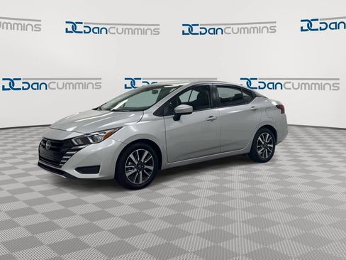 Used 2024 Nissan Versa SV FWD image 4