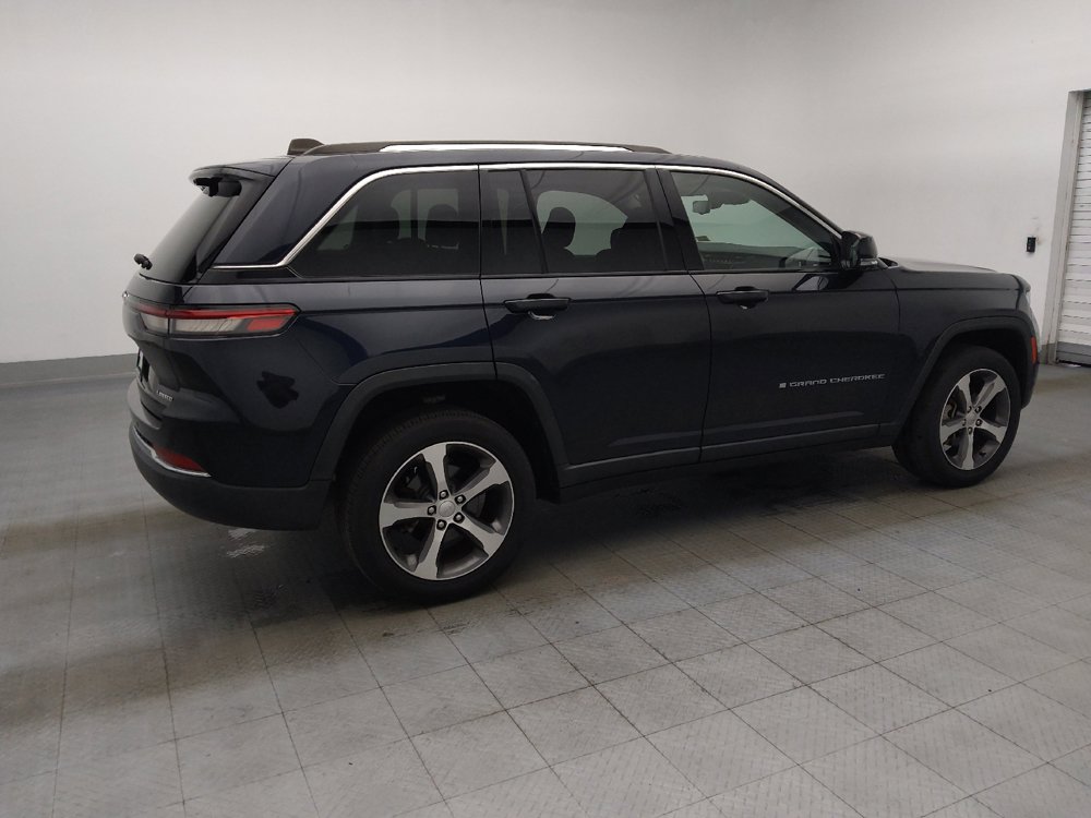 Used 2023 Jeep Grand Cherokee Limited w/ Luxury Tech Group II AWD/4WD image 10