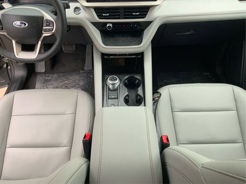 Used 2025 Ford Explorer Active w/ Active Comfort Package image 17